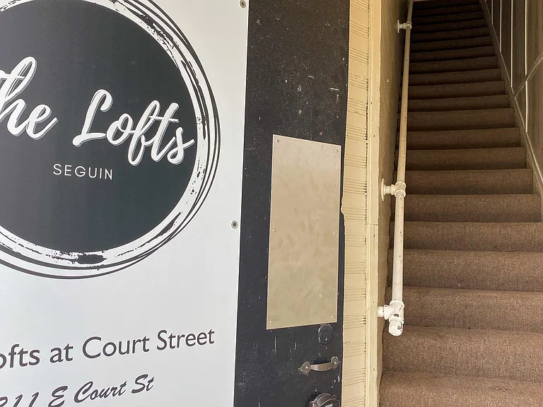 211 E Court St #B — Photo 14