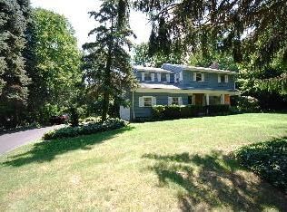 51 William Penn Dr, Stony Brook, NY 11790