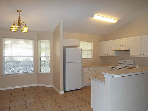 4th image of 30 Riverdale Ln