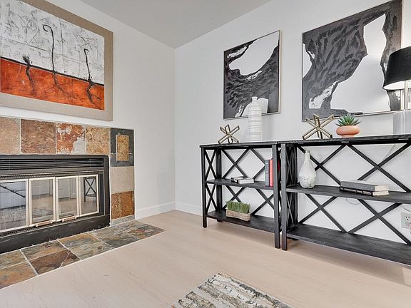 4th image of 2709 Oak Rd APT G