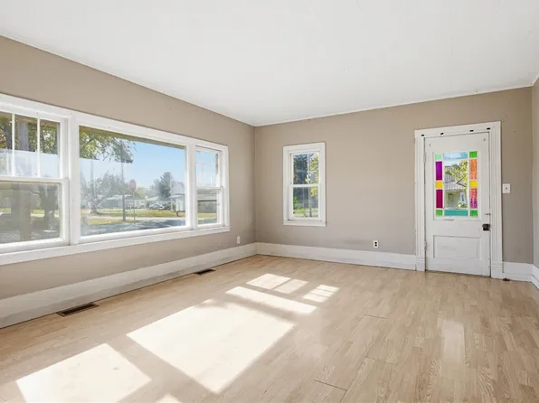 118 W North 1st St, Stewardson, IL 62463