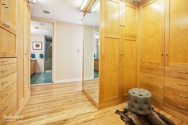 Sold by Sotheby's International Realty | media 7