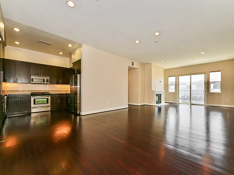 10878 Bloomfield St #407 — Photo 2