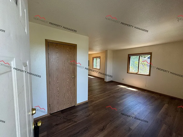 240 NE Washington Ave — Photo 7