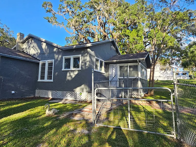 406 E Jefferson St — Photo 2