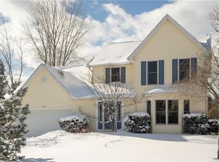 5914 Collins Dr, Lockport, NY 14094