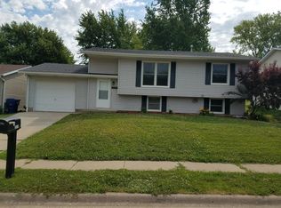 5515 Hillandale Rd, Davenport, IA 52806