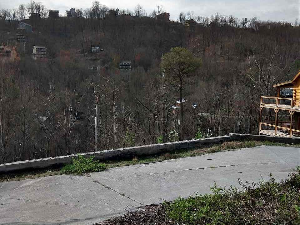 1st image of 714 Pinecrest Ct