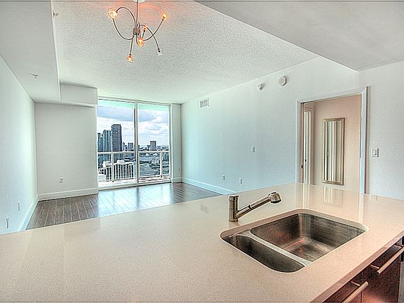 5th image of 1900 N Bayshore Dr APT 4009