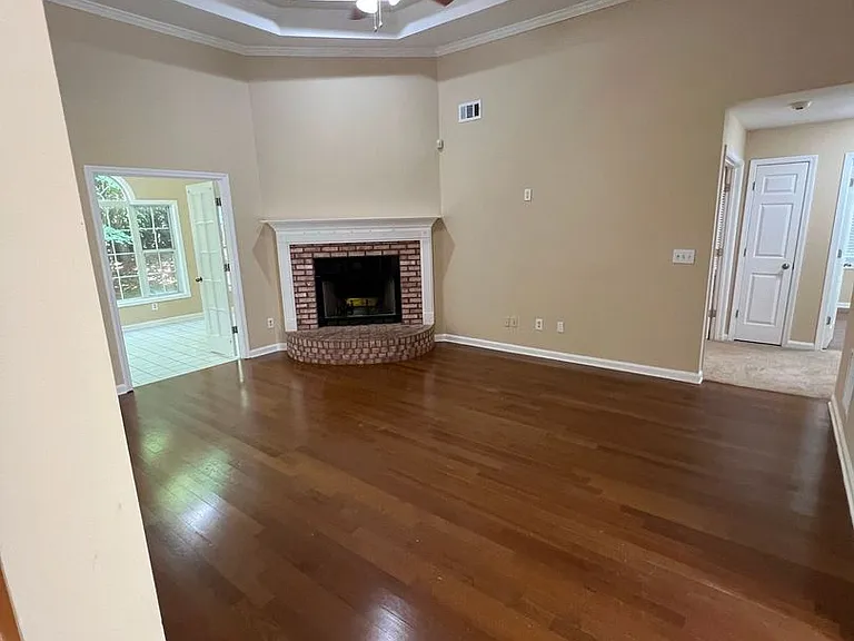 824 Georgian Point Dr — Photo 5
