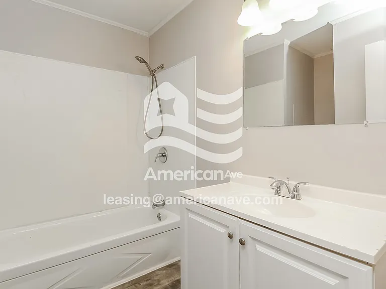 12517_013_bathroom_13878896.jpg