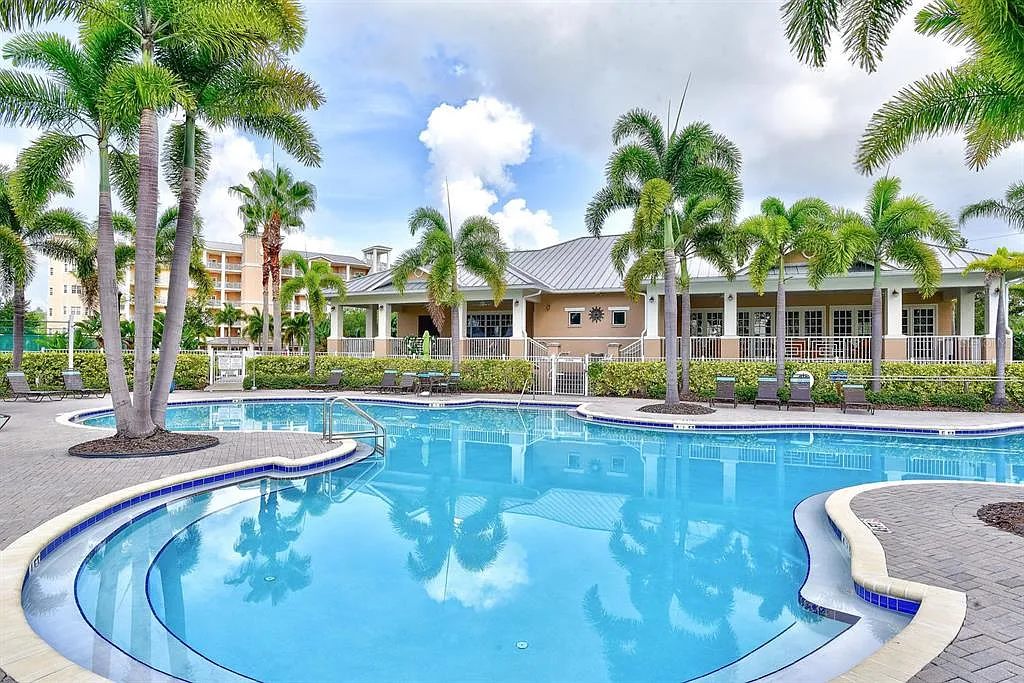 2 bed, 2.0 bath, 1700 sqft, $2,600 — Photo 2