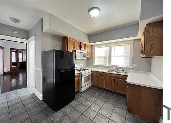 4th image of 305 Herkimer St #2