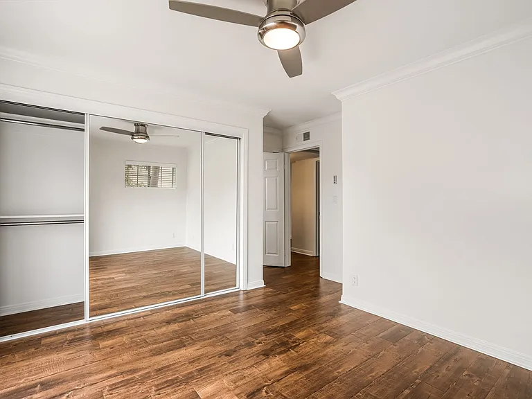 4070 Redwood Ave — Photo 9