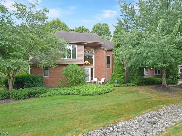 33790 Redbridge Ln, Solon, OH 44139