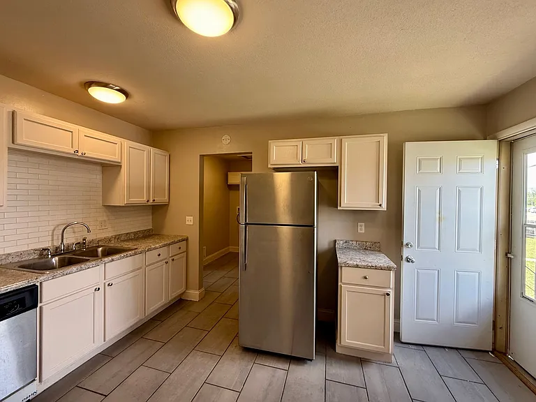 2422 W Savannah St — Photo 10