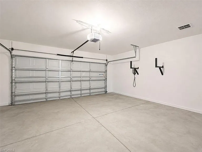 2736 Dumont Ln — Photo 10