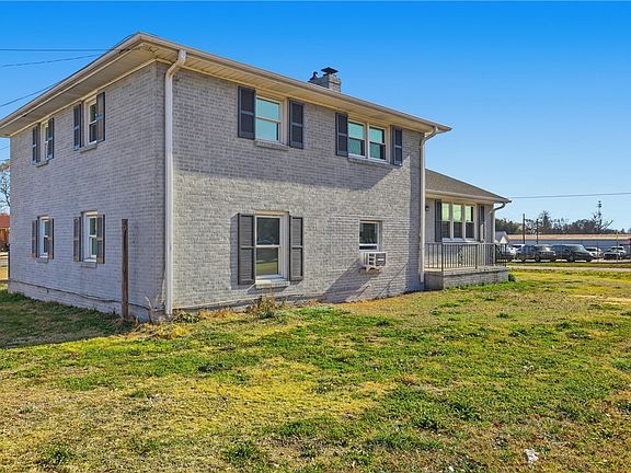 3rd image of 3 Rangeview Cir