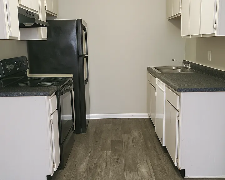 Park Place West and Park Place South Apartments — Photo 13