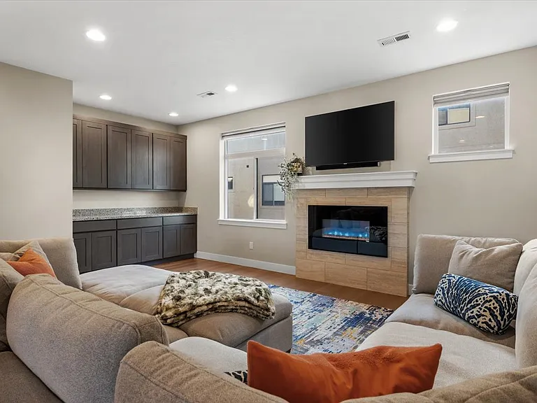 1411 E Komenda Way — Photo 8