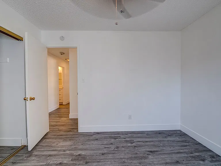 5461 Palmyra Ave — Photo 34