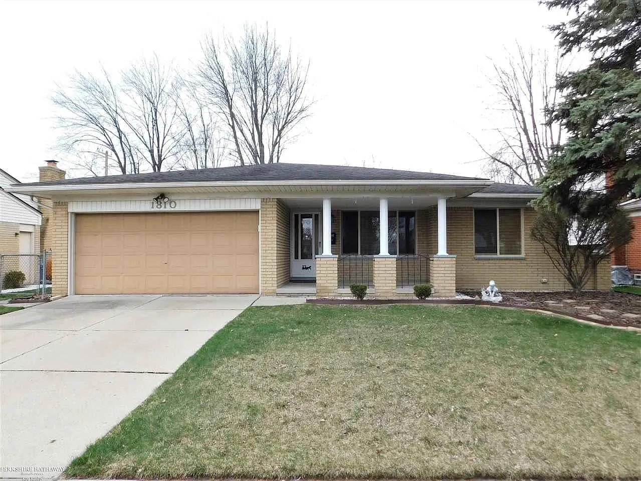 1810 Greenbrier Dr photo 1