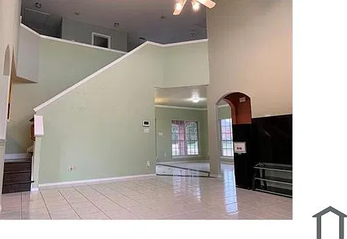 5 bed, 3327 sqft, $3,000 — Photo 3