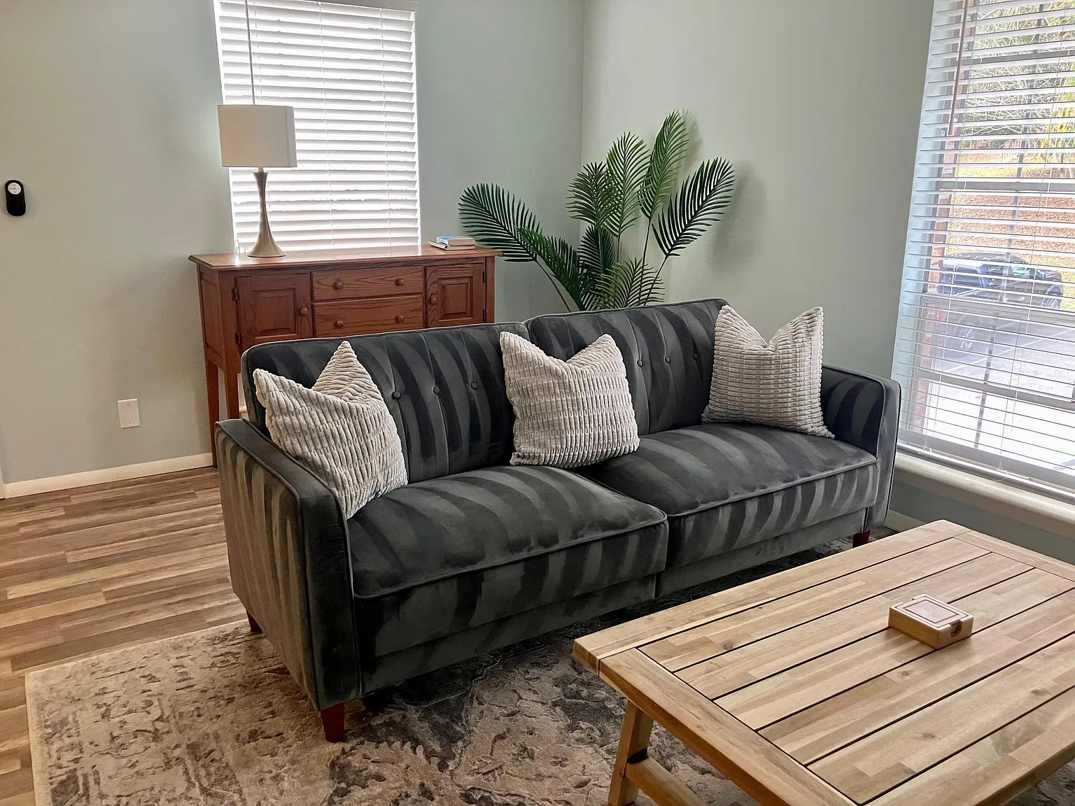 2 bed, 748 sqft, $2,400 — Photo 2