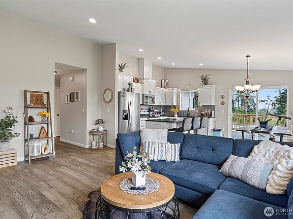 4th image of 144 38 18 Loop Road