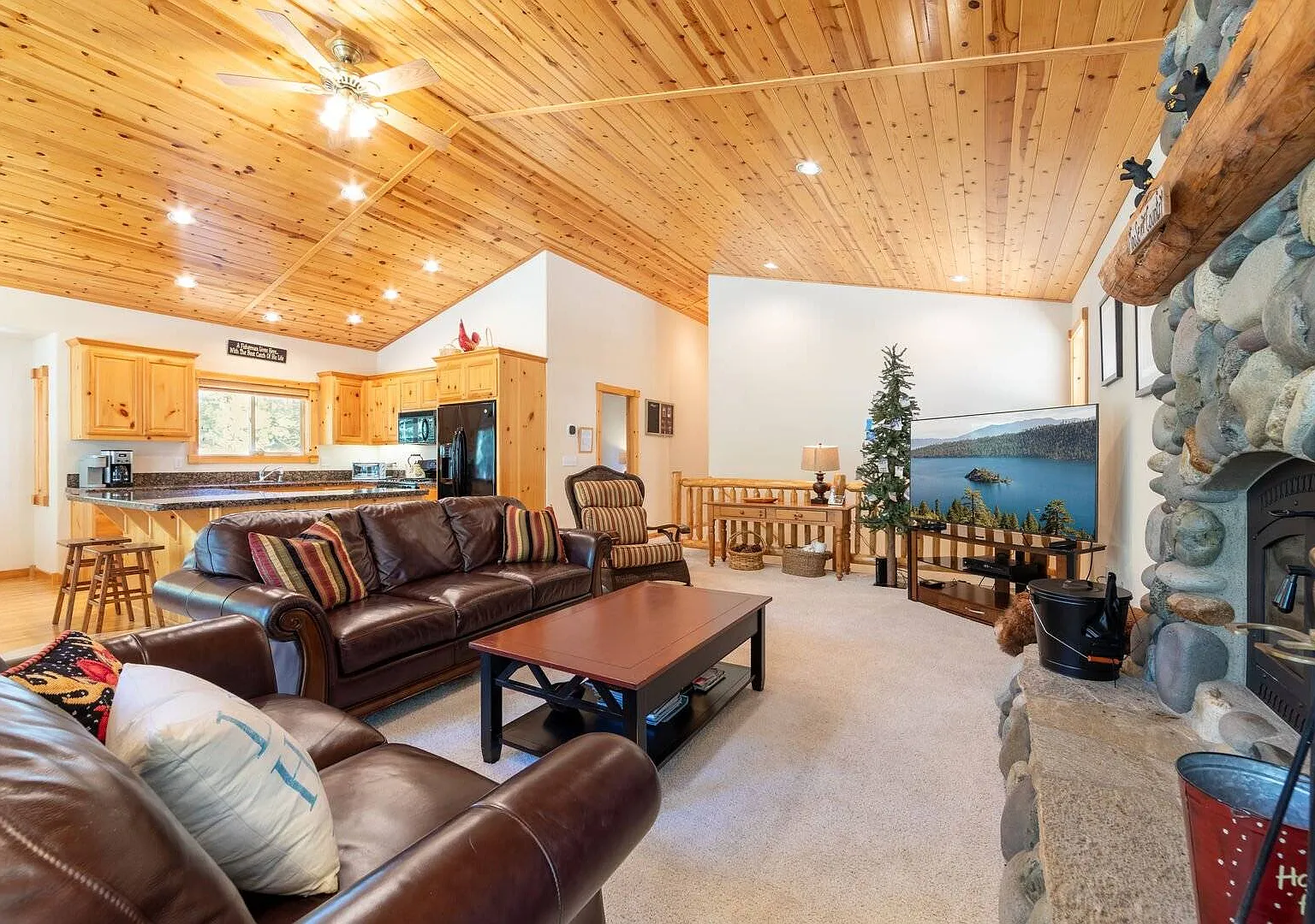 4 bed, 2436 sqft, $7,200 — Photo 1