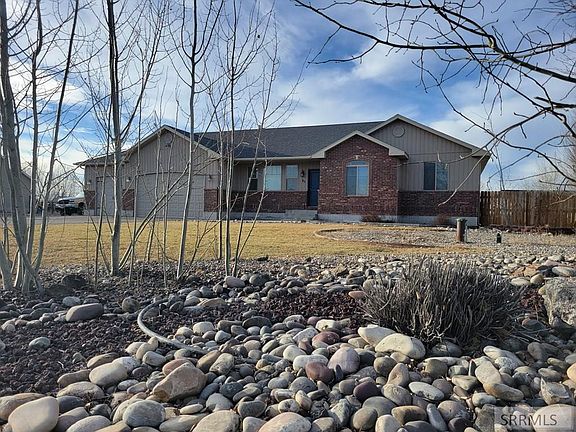 2nd image of 83 N Cambridge Dr