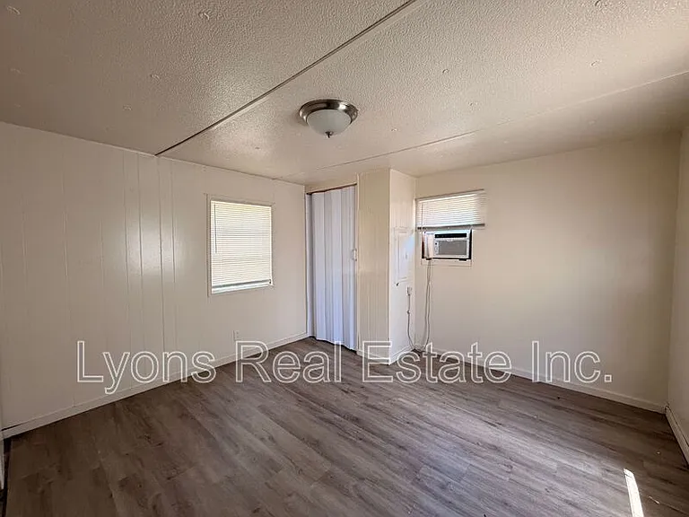 8205 Suncoast Dr — Photo 11