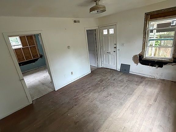4th image of 704 Topeka Ave