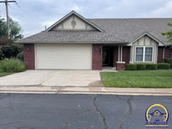 5841 SW Sterling Ln, Topeka, KS 66604