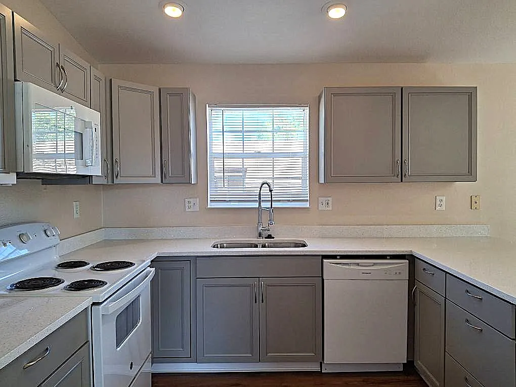 3 bed, 1490 sqft, $2,500 — Photo 2