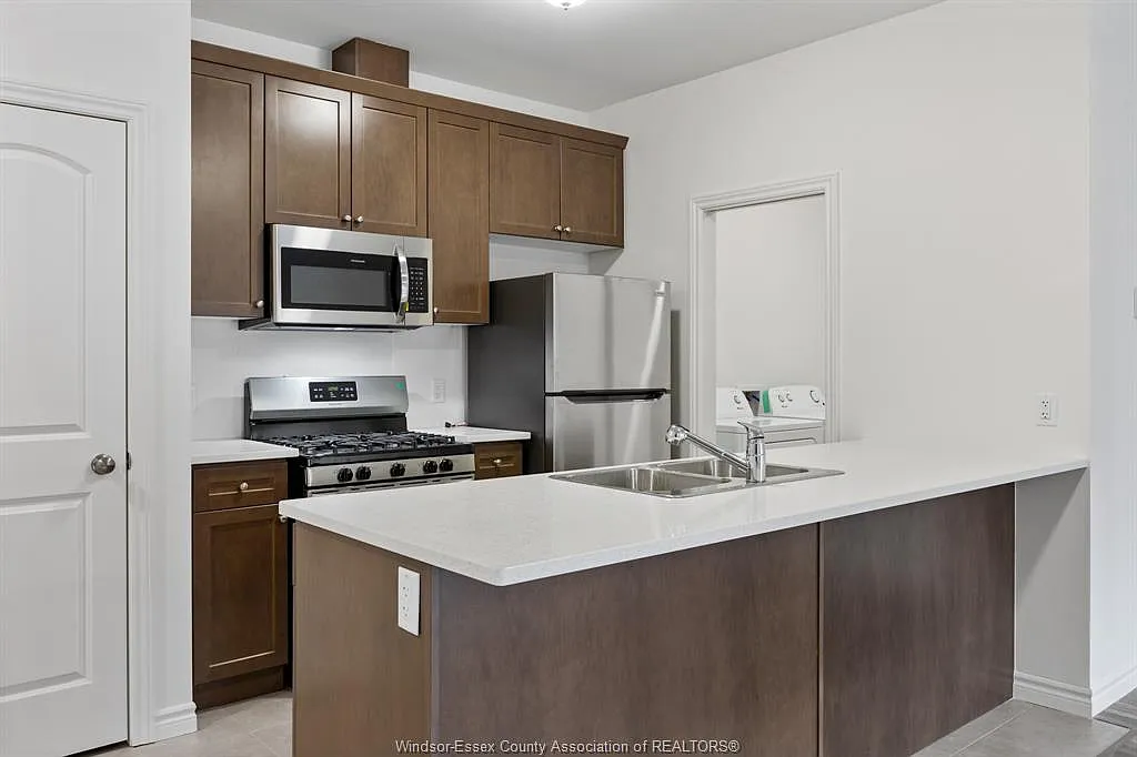 1888 Westview Park Blvd — Photo 3