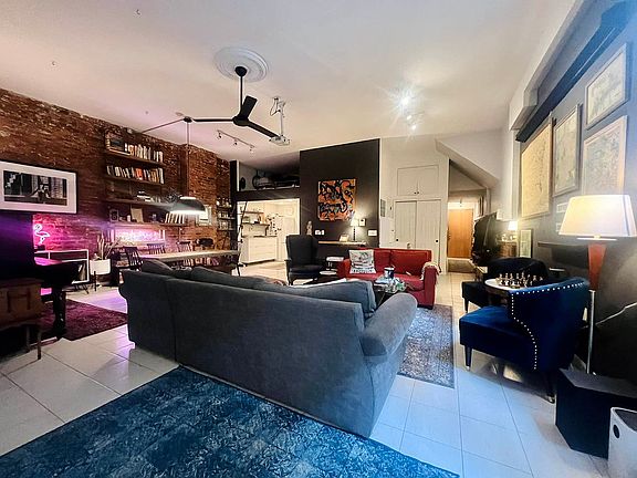 3rd image of 89 Clay St #8