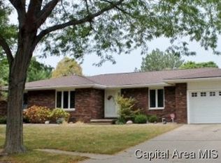 1301 Southern Hills Ln, Springfield, IL 62704