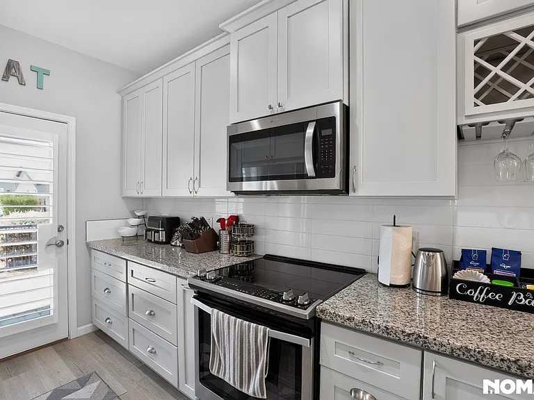 524 W Harwell Rd — Photo 23