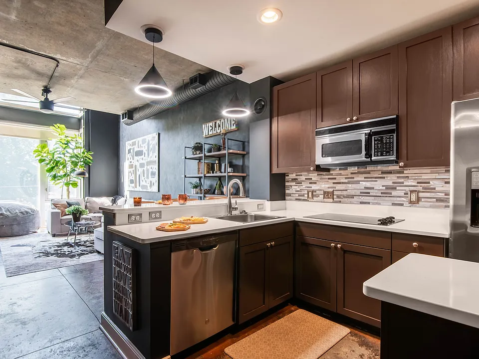 710 W Trade St #308