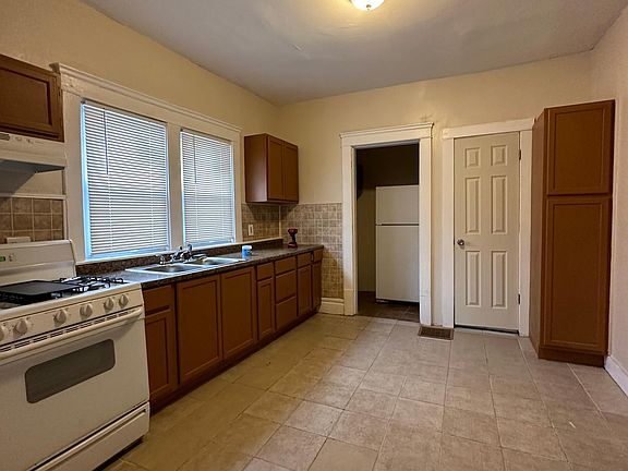 3rd image of 282 W Miller Ave