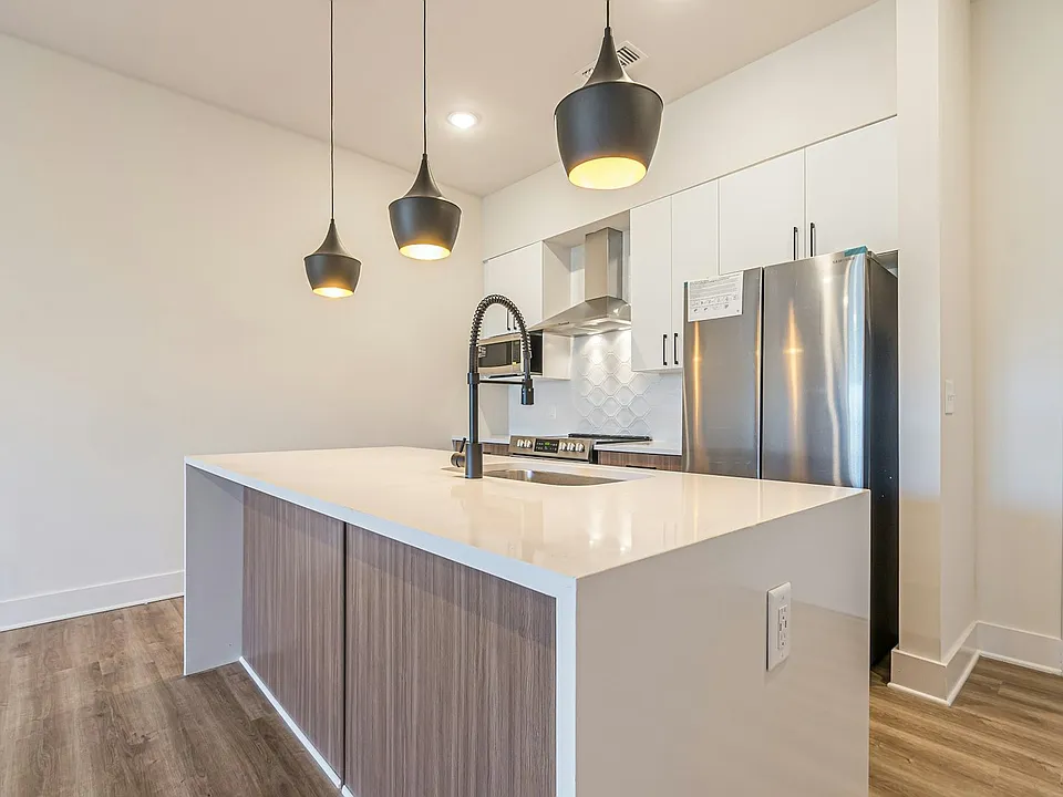 112 Rogers St NE #601