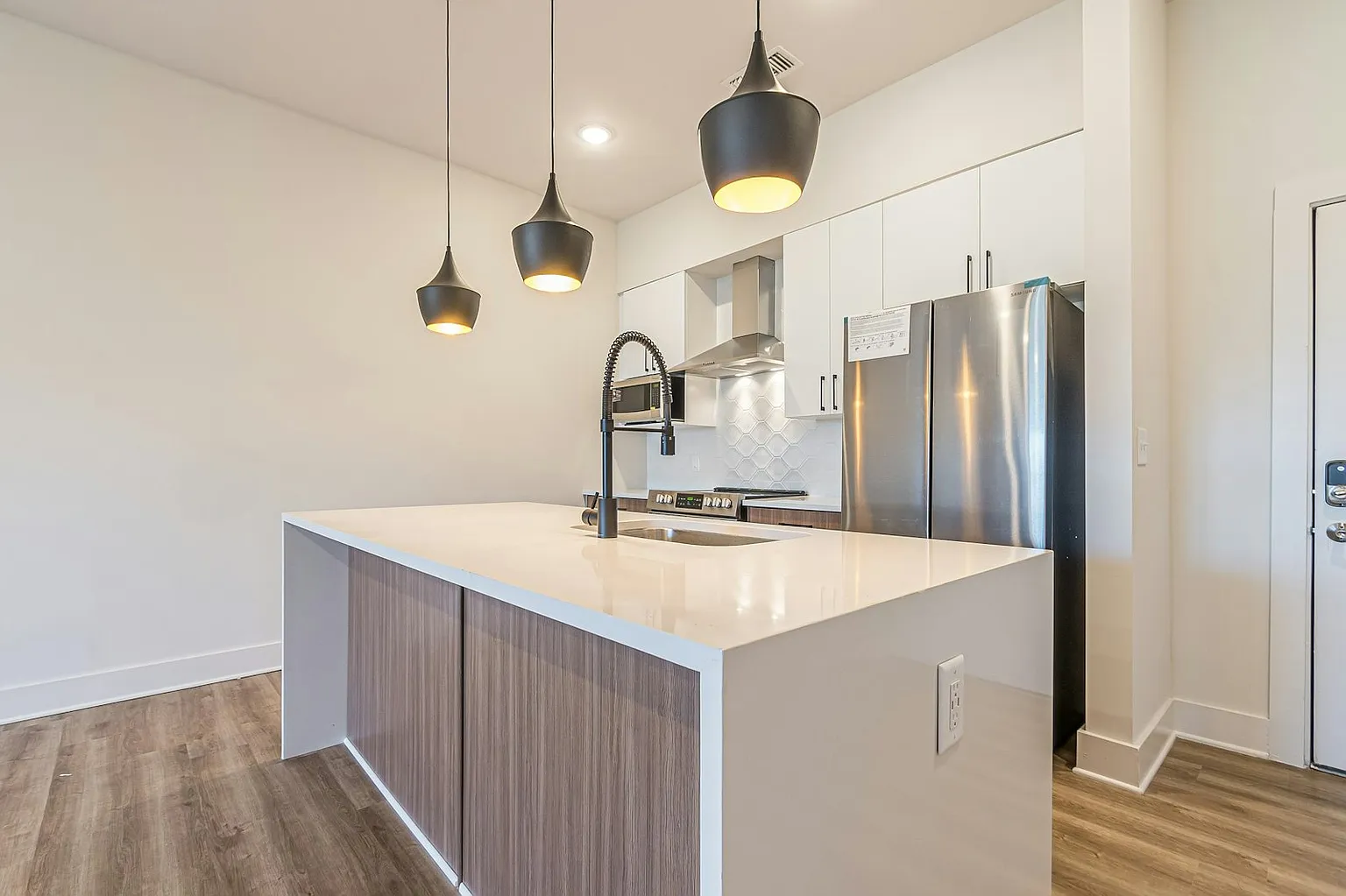 112 Rogers St NE #601 photo 1