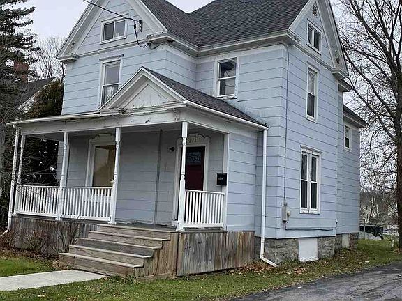 3rd image of 271 E Main St