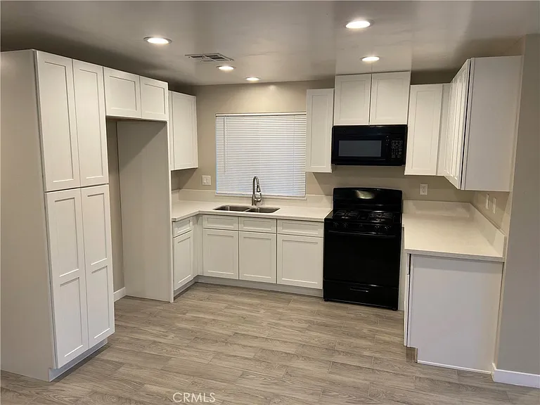 1548 N Lassen Ave — Photo 7