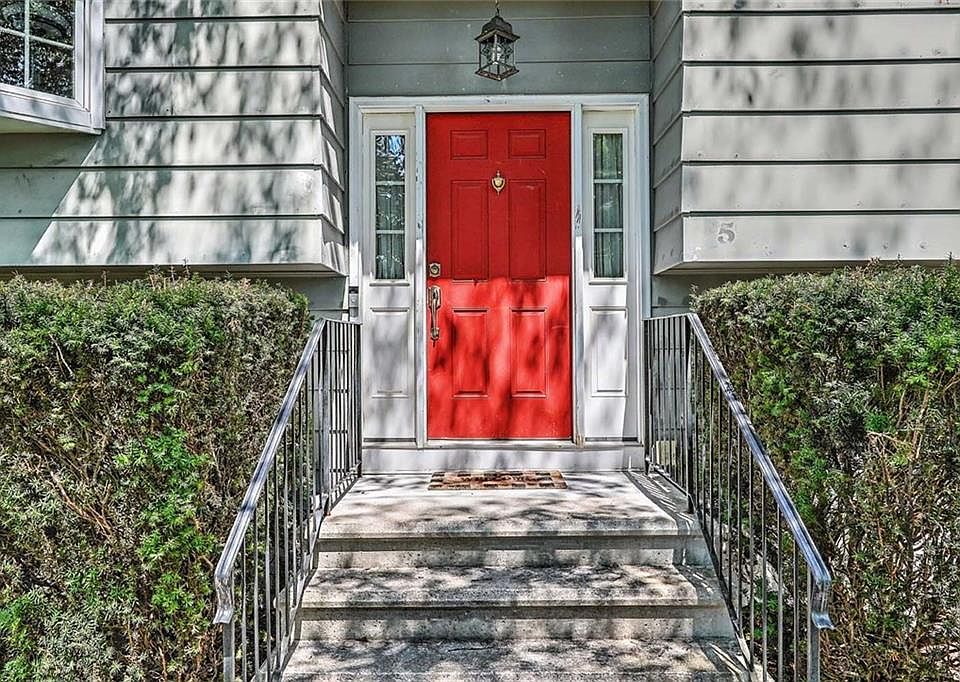 1st image of 5 Tiffany Dr