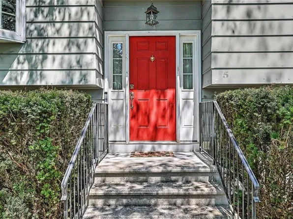 5 Tiffany Dr, Cumberland, RI 02864