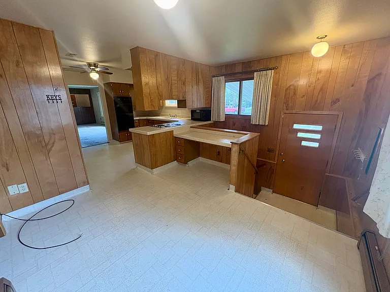 106 Burlington Ave — Photo 20