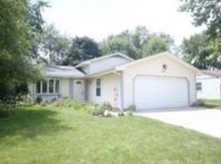821 S 12th Ave, St Charles, IL