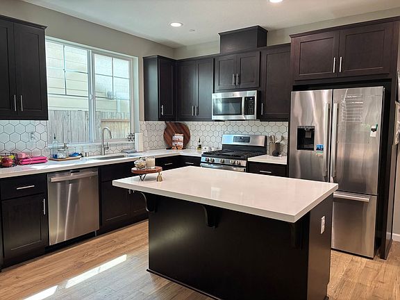 5th image of 1471 Cavendish Ave